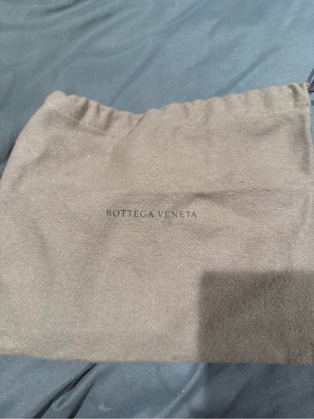 AUTHENTICATED Bottega Veneta Intrecciato Leather Zippy Wallet - Picture 8 of 8
